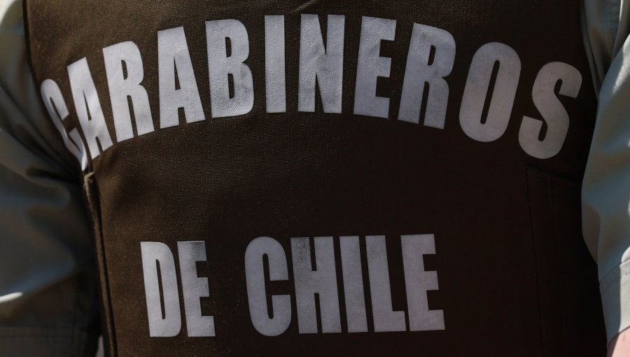 Detenido por violencia intrafamiliar roba arma a Carabineros y dispara dentro de comisaría en Cerrillos