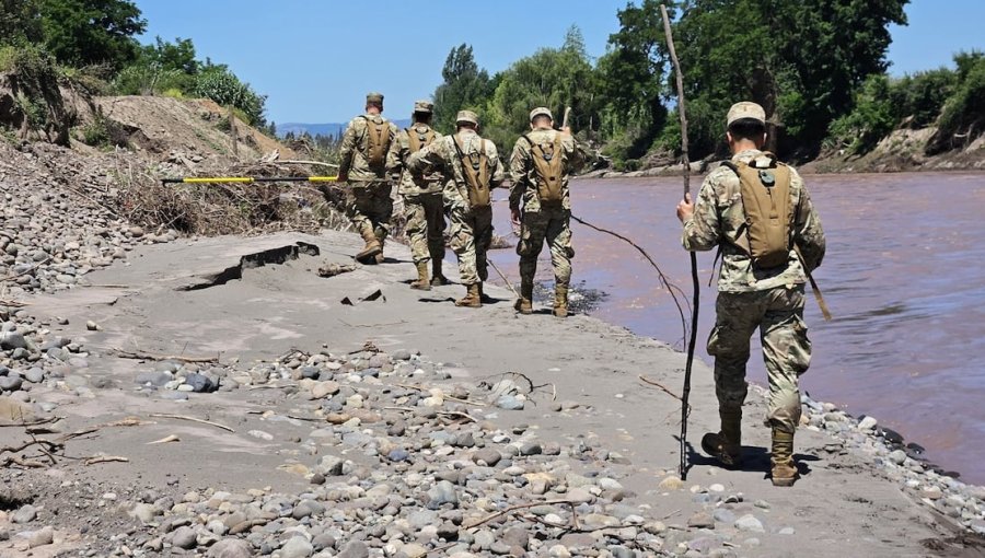 Tres personas están desaparecidas tras caer vehículo al río Tinguiririca en O'Higgins