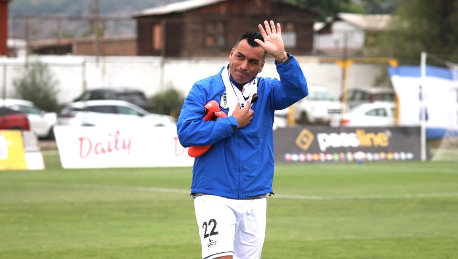 Esteban Paredes asumiría un nuevo desafío en el fútbol chileno: debutaría como DT en S. Morning