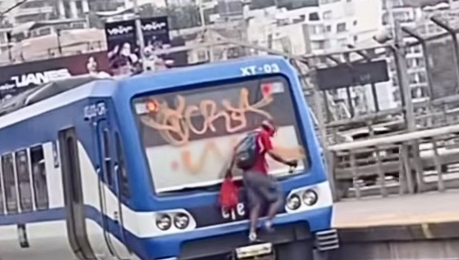 Nuevo ataque vandálico a tren del Metro de Valparaíso causa daños por $3 millones: rayados fueron denunciados a Fiscalía