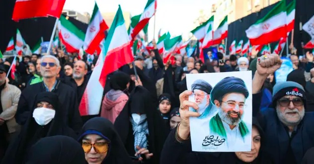 Mojtaba Jamenei asume el mando en Irán y promete venganza: “No nos detendremos hasta vengar la sangre de nuestros mártires”