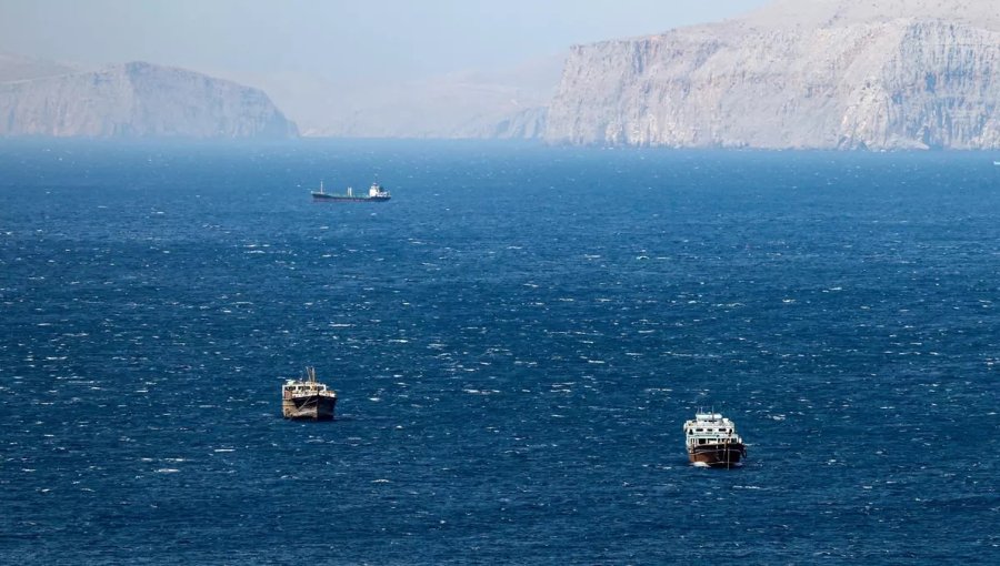 Trump amenaza con "eliminar" buques iraníes que intenten burlar el bloqueo en el estrecho de Ormuz