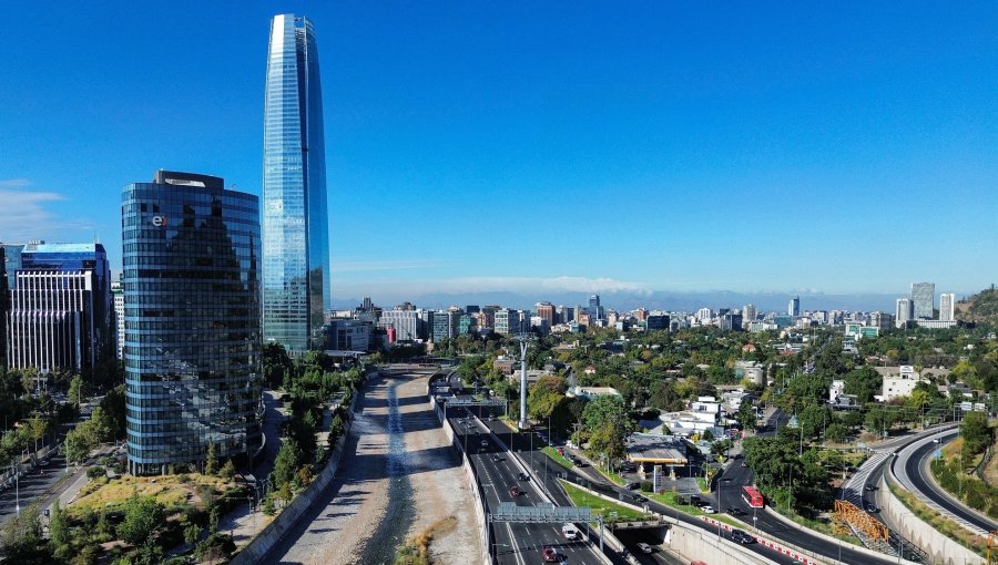 Economía pierde dinamismo en marzo por efectos de la situación geopolítica, pero se mantiene en terreno favorable