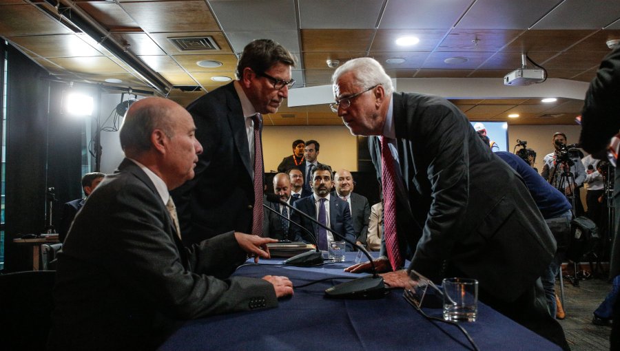 Biministro Mas busca cerrar capítulo con Codelco y pide "dar vuelta a la página" tras tensa junta de accionistas