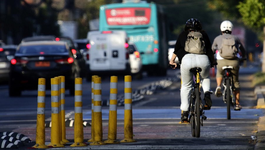 Accidentes en bicicleta y scooter se disparan en Chile: más de 6 mil siniestros en trayectos laborales durante 2025