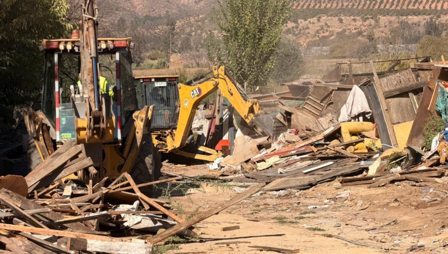 Desalojan histórica toma usada como microbasural y proyectan nueva vía para Limache