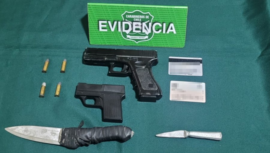 Dos detenidos tras violento robo a supermercado en Viña del Mar: uno fingió ser policía y apuntó con arma a Carabineros