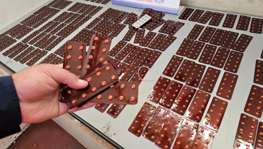 Aduana de Iquique intercepta millonario cargamento de fármacos en Quillagua