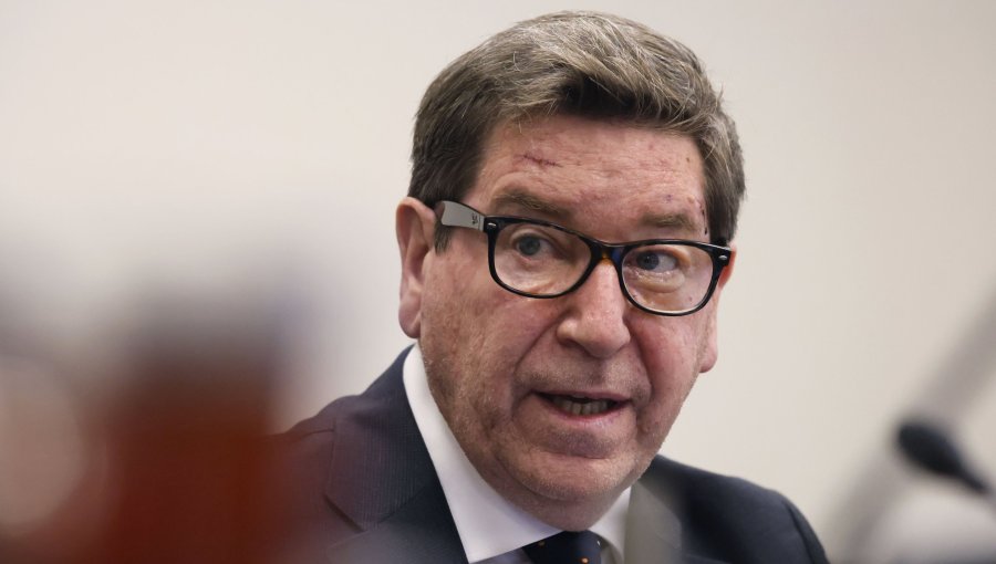 Biministro Mas asegura que Chile "no aguanta un año más de estancamiento y mediocridad" tras caída del PIB