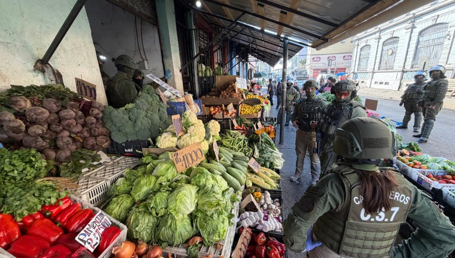 Desbaratan organización narco que operaba con puestos de verduras como fachada en el Mercado Cardonal de Valparaíso