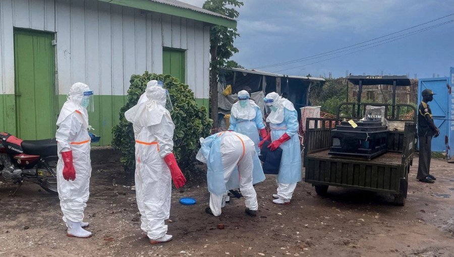 Ébola deja 160 muertes sospechosas en el Congo y la OMS declara emergencia internacional