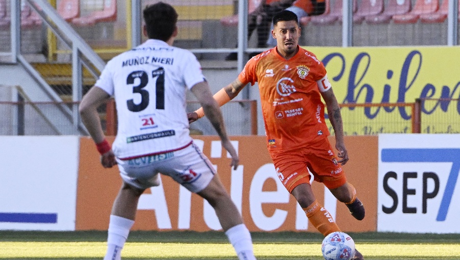 Cobreloa ganó como local y es puntero exclusivo del Ascenso