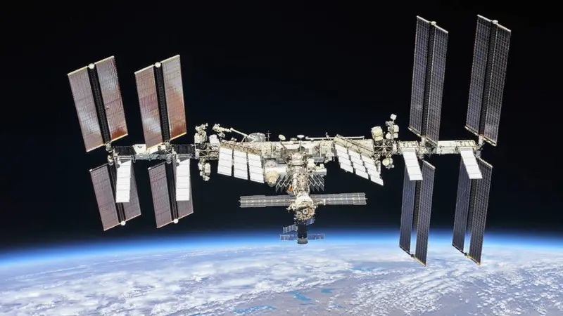 Fuga de aire obliga a astronautas de la Estación Espacial Internacional a refugiarse en una nave acoplada