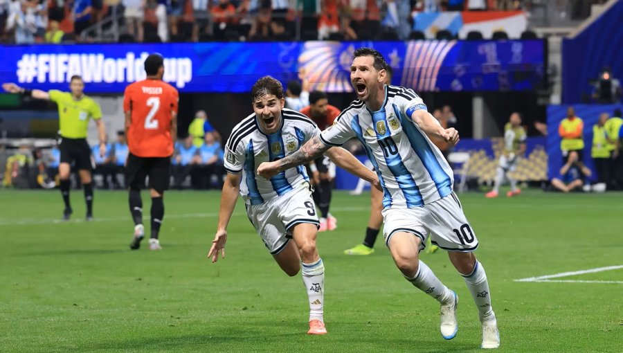 Argentina remonta en la agonía ante Egipto y clasifica a los cuartos de final del Mundial