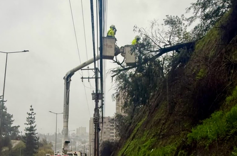 Quilpué concentra la mayor emergencia eléctrica de la región: alcaldesa emplaza a Chilquinta y empresa explica origen del corte