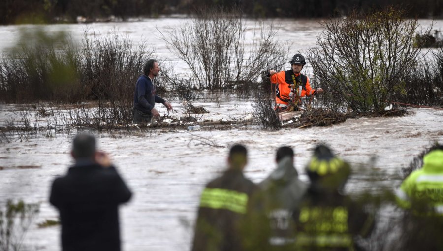 Carabineros ha rescatado a 57 personas y 21 mascotas durante emergencia climática en la región de Coquimbo