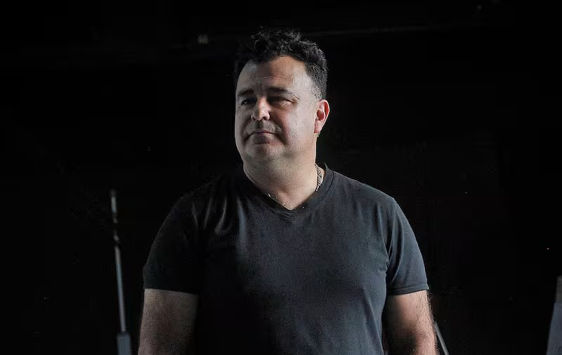 Kurt Carrera explica por qué no volvió a "Detrás del Muro": "Chilevisión me está dando oportunidades que antes no tenía"
