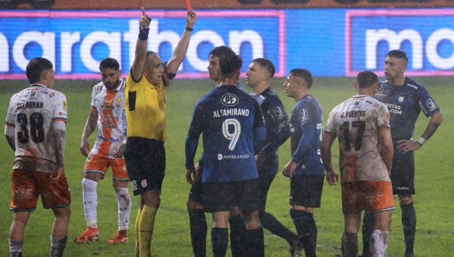Informe arbitral detalla expulsión de Kevin Altez en Huachipato: arriesga 10 fechas de sanción