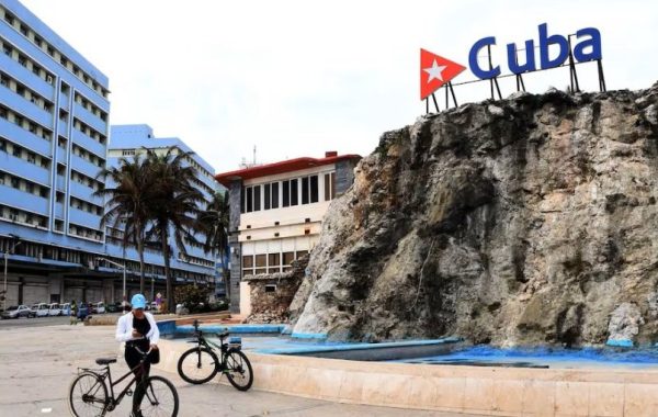 Donald Trump prorroga el embargo contra Cuba hasta septiembre de 2027 por "interés nacional"