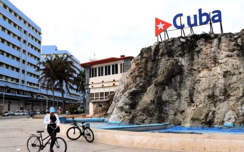 Donald Trump prorroga el embargo contra Cuba hasta septiembre de 2027 por "interés nacional"