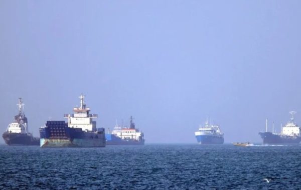 Unos 6 mil marineros siguen atrapados en el estrecho de Ormuz por el conflicto entre Estados Unidos e Irán
