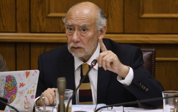Senador Flores cuestiona reforma de seguridad del Gobierno y la califica como una “aberración jurídica”
