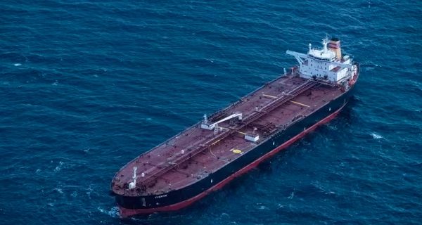 Hombres armados abordan un petrolero en el golfo de Adén y lo desvían hacia Somalia