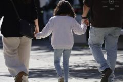 Experto aborda crisis de natalidad: "Políticas públicas están asignando conscientemente menos recursos a la primera infancia"