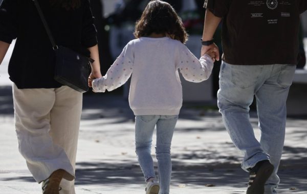 Experto aborda crisis de natalidad: "Políticas públicas están asignando conscientemente menos recursos a la primera infancia"