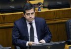 Senador Araya aborda su futuro en el PPD y adelanta que "probablemente congelemos la militancia"
