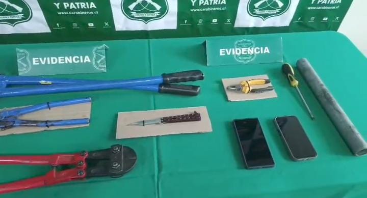 Capturan a dos delincuentes tras robo en establecimiento comercial de Quinta Normal: extranjero contaba con más de 16 detenciones
