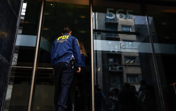 PDI allana Junaeb y oficinas de los senadores Gahona y Calisto por investigación de presunta corrupción