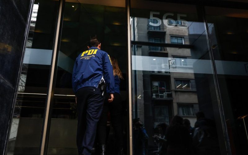 PDI allana Junaeb y oficinas de los senadores Gahona y Calisto por investigación de presunta corrupción