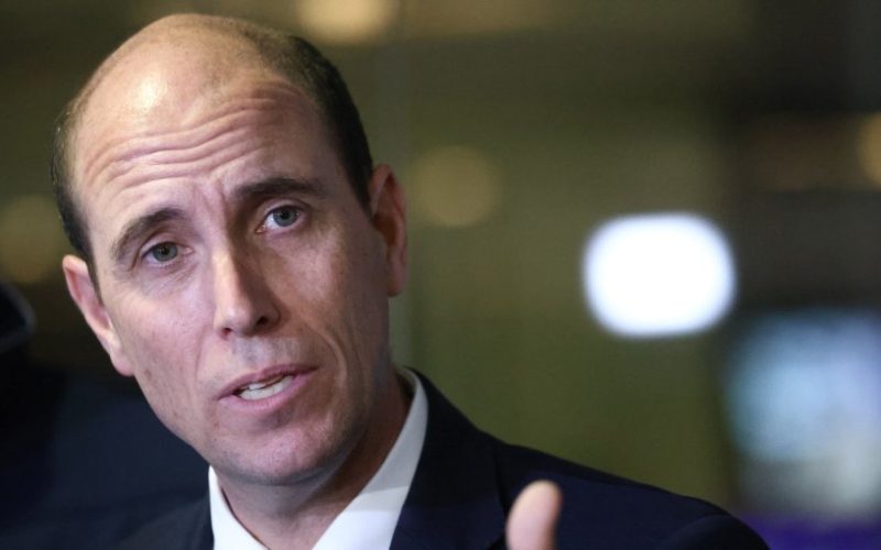 Ministro Arrau descarta vínculo con Fernando Cerimedo y se abre a realizar cambios a la reforma de seguridad