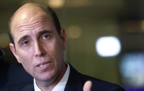 Ministro Arrau defiende la reforma constitucional en materia de seguridad y carga contra los "opinólogos"