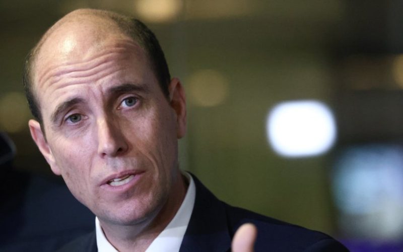 Ministro Arrau defiende la reforma constitucional en materia de seguridad y carga contra los "opinólogos"