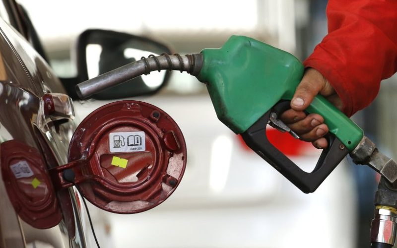 Confirman nueva alza en el precio de combustibles a partir de este jueves: Diésel subirá $97,4