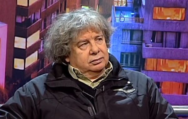 Detienen a tres personas por la colocación de artefacto explosivo simulado en las afueras de la casa de Fernando Villegas en Ñuñoa