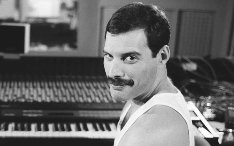 Subastarán el piano con el que Freddie Mercury grabó grandes clásicos de Queen