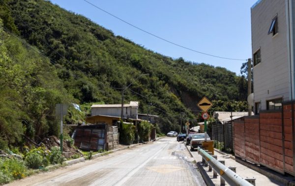 Más de 25 familias de cerros Placeres y Rocuant de Valparaíso tendrán alcantarillado tras más de una década de espera