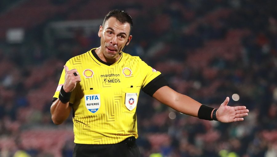 Juan Lara dirigirá el Superclásico de este domingo entre Universidad de Chile y Colo-Colo