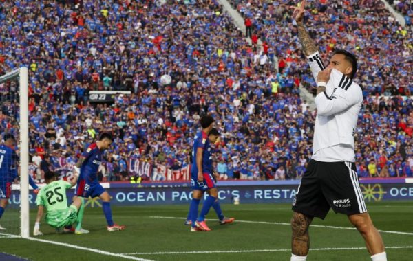 U. de Chile denuncia a Javier Correa por realizar gesto obsceno tras la victoria de Colo-Colo en el Superclásico