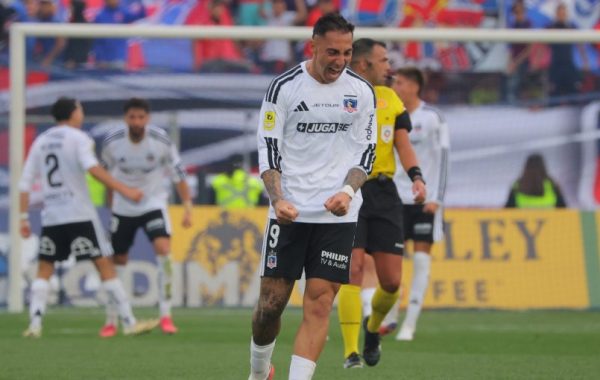Informe arbitral no consigna el polémico gesto de Javier Correa en triunfo de Colo-Colo sobre la U