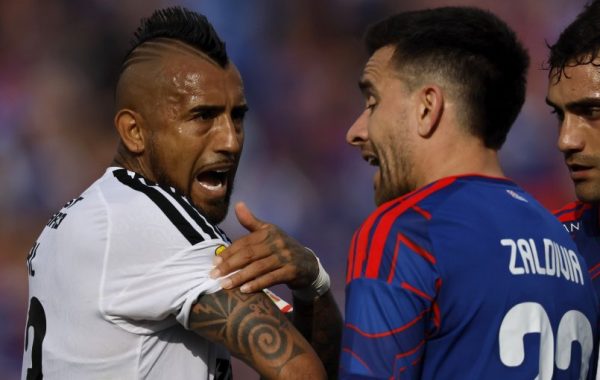 "Abre el brazo": ANFP libera audio del VAR en penal cobrado a Arturo Vidal en el Superclásico