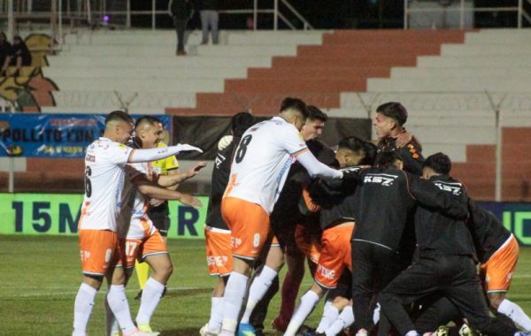 Cobresal se impone a Palestino y de momento abandona la zona de descenso en la Liga de Primera