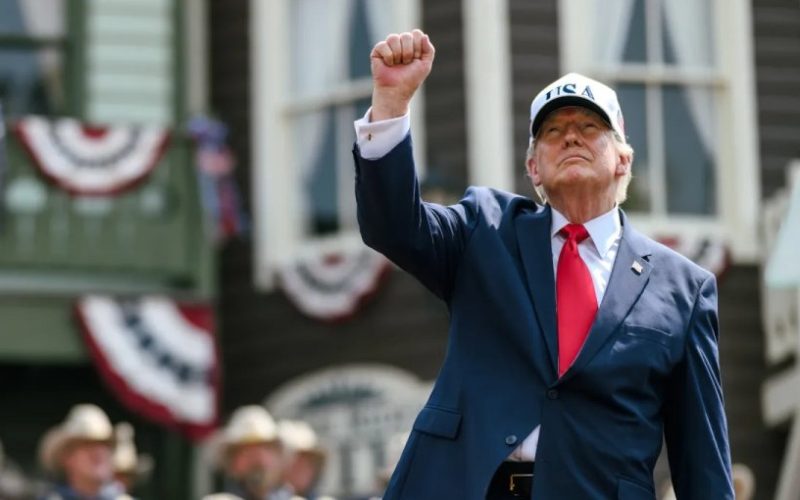Trump asegura que Irán "está colapsando" mientras EE.UU. prepara una "ofensiva financiera" sin precedentes