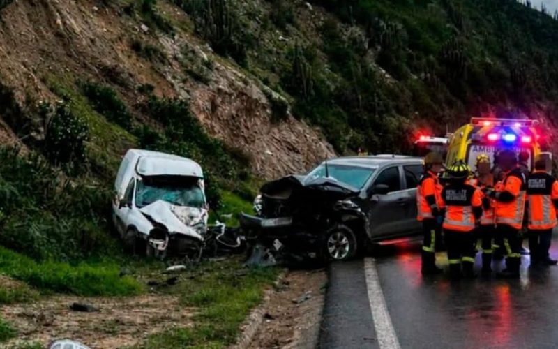 Violenta colisión de tres autos dejó un fallecido y cuatro menores lesionados en Cabildo