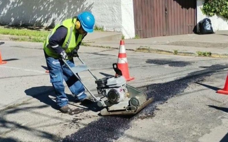Municipio de Viña del Mar intensifica plan de bacheo de calles tras paso de sistemas frontales