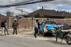 Persecución policial termina con un vehículo incrustado en poste y un detenido por contrabando en Villa Alemana