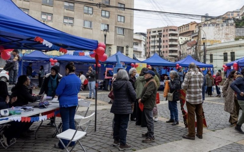 Salud municipal de Valparaíso realiza más de 200 atenciones gratuitas durante feria por el Mes del Corazón